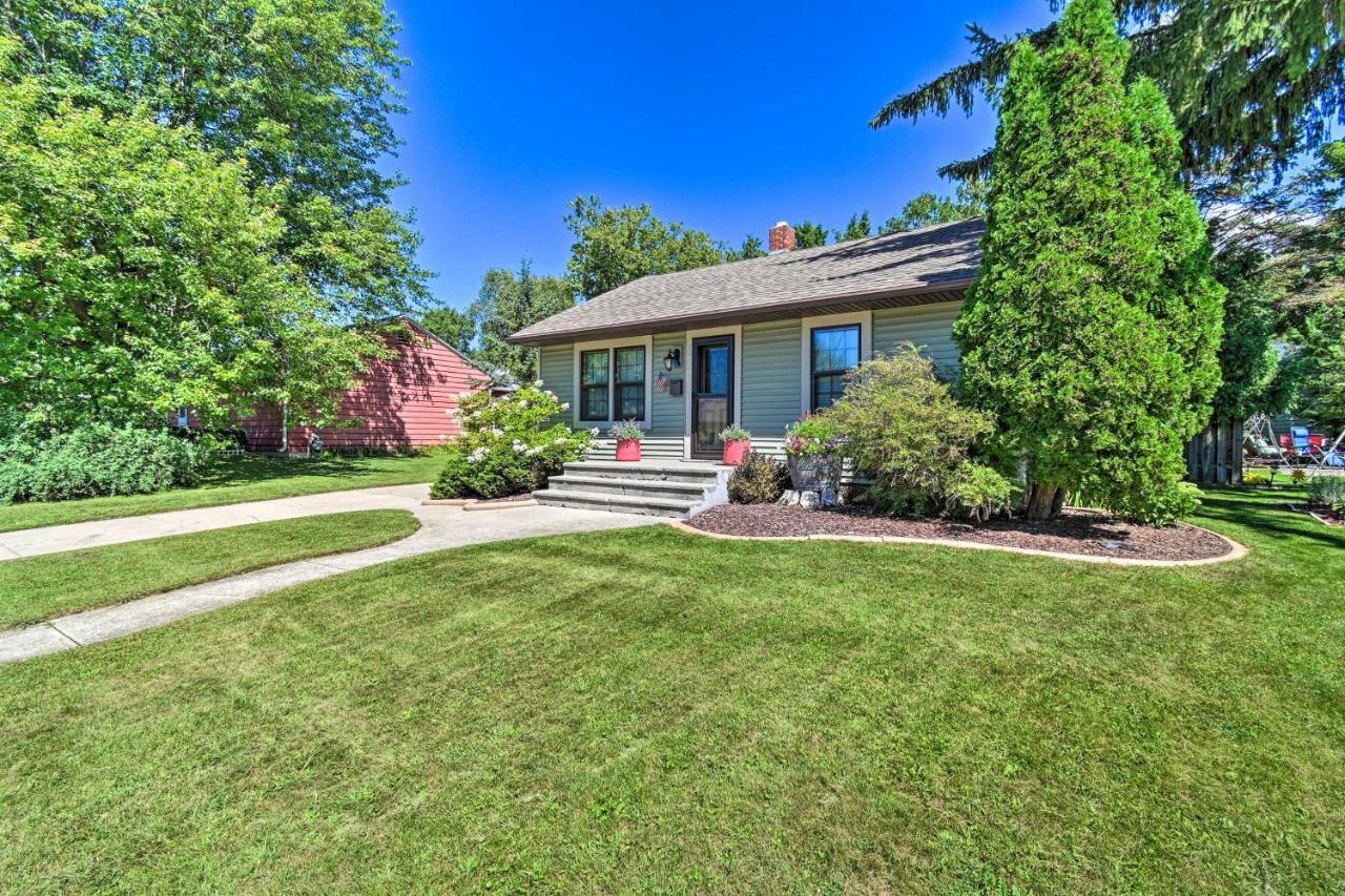 Modern Home With Backyard, 1 Mi To Dtwn Sturgeon Bay Extérieur photo